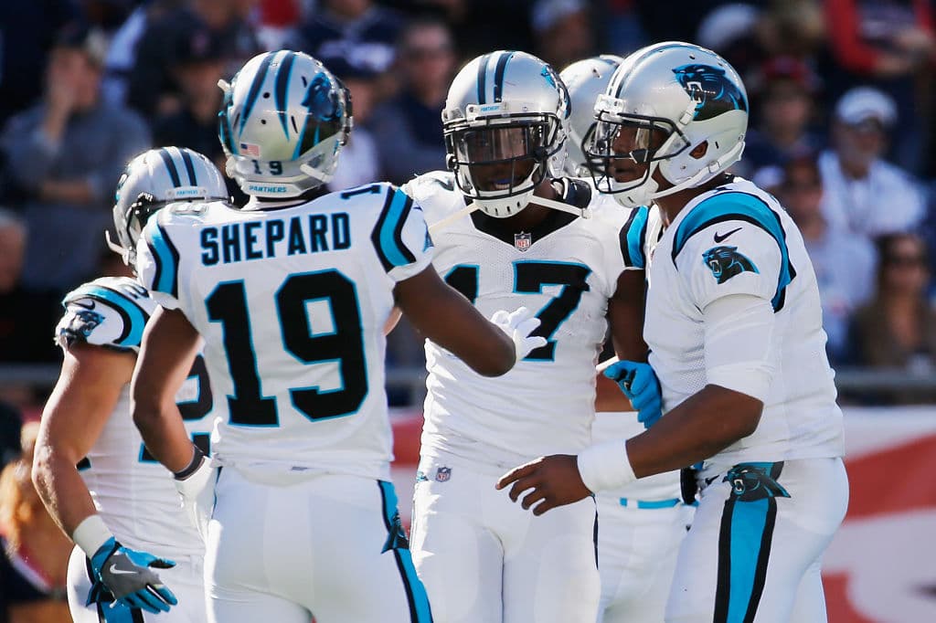 Los Patriots forzaron un par de intercambios de balón, pero tuvieron problemas para contener a los receptores de los Panthers.