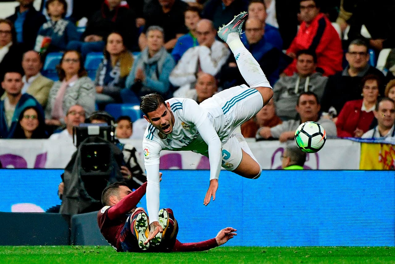 Incluso por momentos el conjunto blanco fue víctima del juego fuerte de su rival.