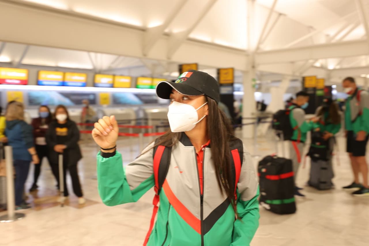 Parten equipos de softbol, remo y natación de México rumbo a Tokyo 2020