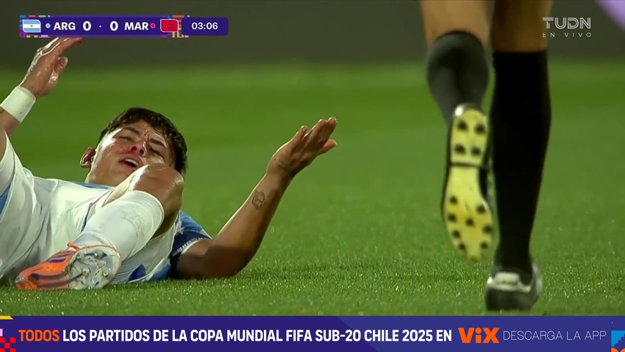 No van ni 5 minutos de la final ¡Y ya le sacaron sangre a Julio César Soler!