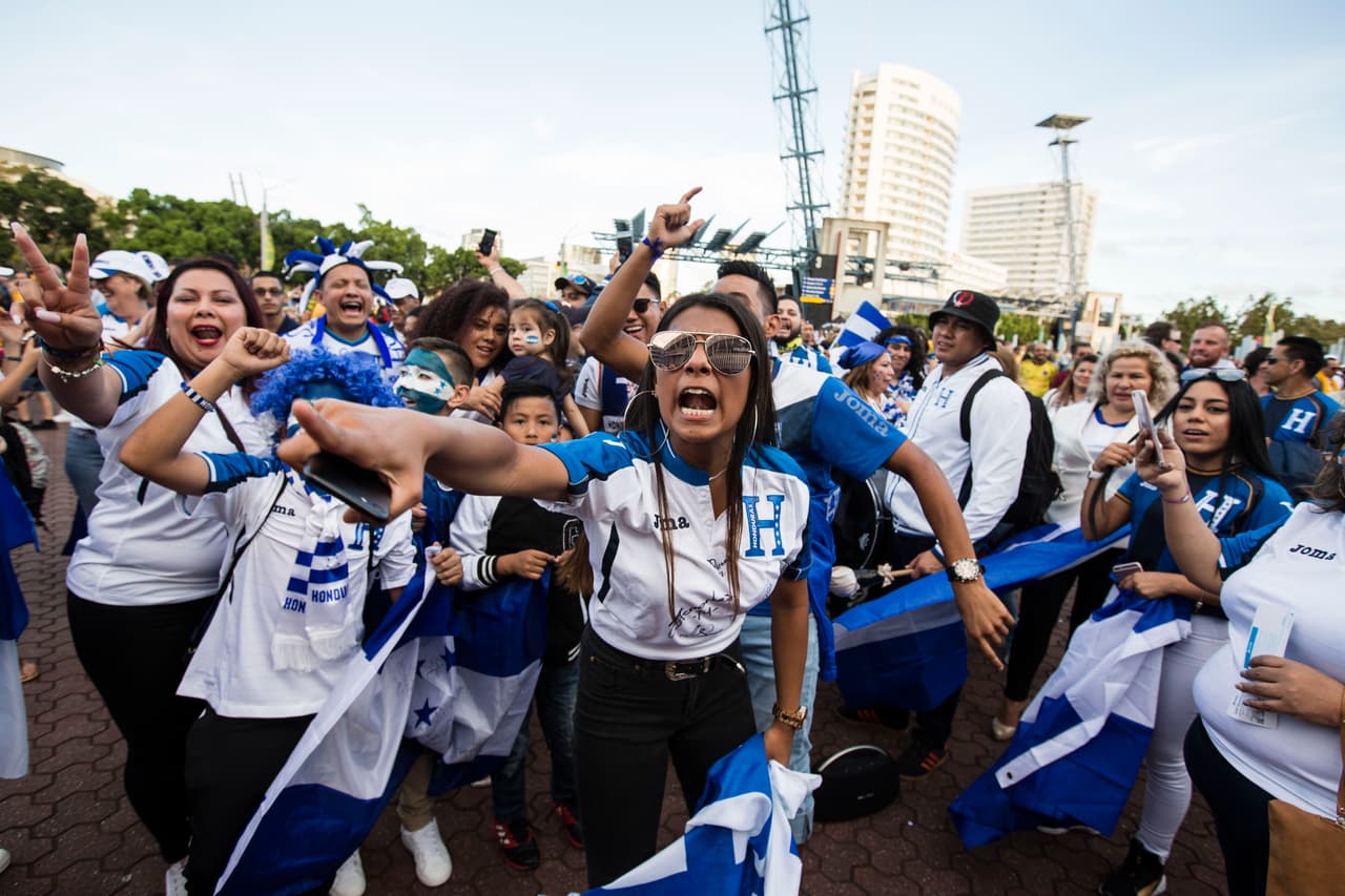 Los aficionados catrachos se acercaron en gran numero al ANZ Stadium de la ciudad australiana para acompañar a 'La H'.
