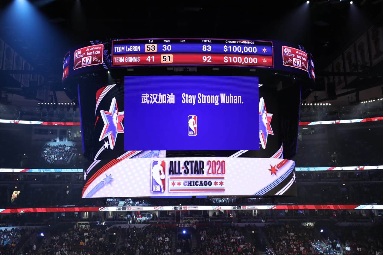 Este nuevo formato del NBA All-Star Game dio bueno frutos pues el cotejo se desarrolló con intensidad y ambos equipos buscaron el triunfo a toda costa. Finalmente Team LeBron se impuso 157 a 155 ante Team Giannis ¡Estas fotos son para enmarcar!