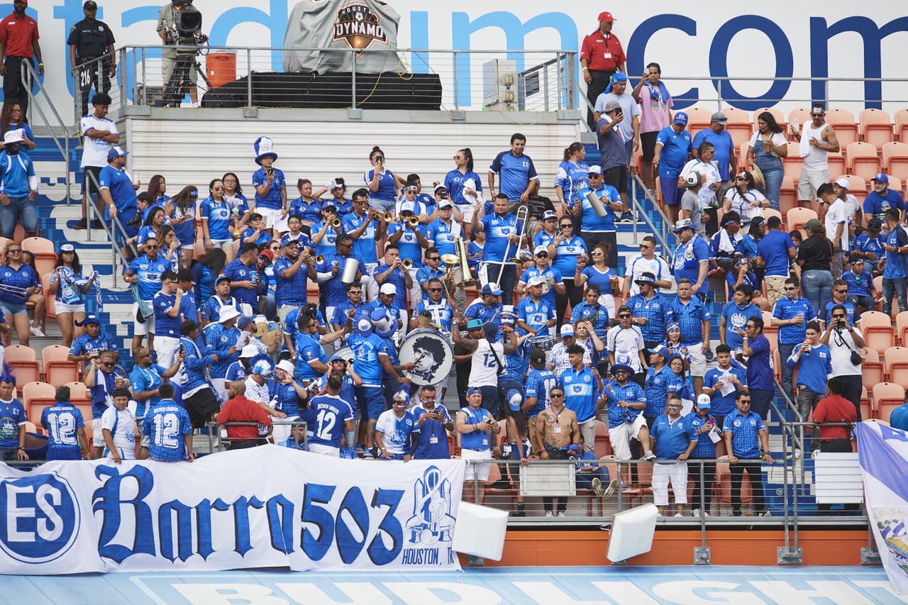 La afici´ón salvadoreña se dio cita en el estadio BBVA Compass Stadium para el enfrentamiento entre El Salvador y Jamaica.