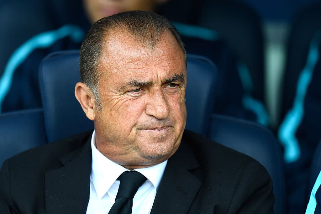 <b>Fatih Terim</b>. Jugó 11 años y ganó tres títulos de Copa de Turquía con el Galatasaray, fue capitán de Turquía en 35 de los 51 cotejos convocado a su selección como defensa central.