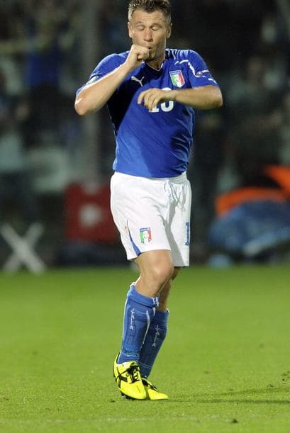 Qué cosas vemos entre los goleadores, principalmente en las eliminatorias a la Eurocopa 2012. Antonio Cassano marcó un gol en el triunfo de Italia por 3-0 ante Estonia y parecía bebé. Qué 'adorable' el jugador del Milan.
