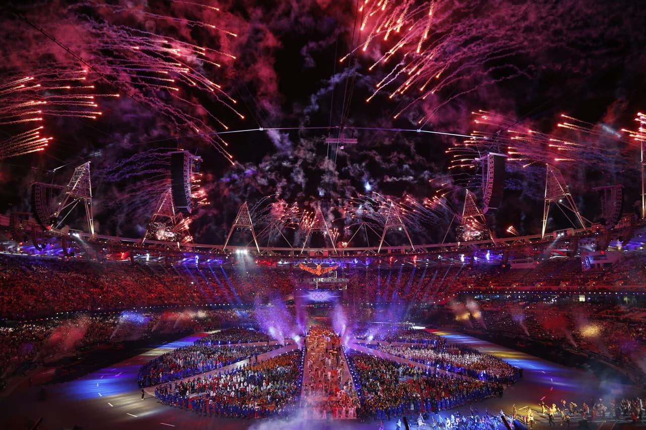Fireworks explode from the periphery of the Olympic stadium during the closing ceremony of the 2012 London Olympic Games in London on August 12, 2012. Rio de Janeiro will host the 2016 Olympic Games. AFP PHOTO / THOMAS COEX (Photo credit should read THOMAS COEX/AFP/GettyImages)