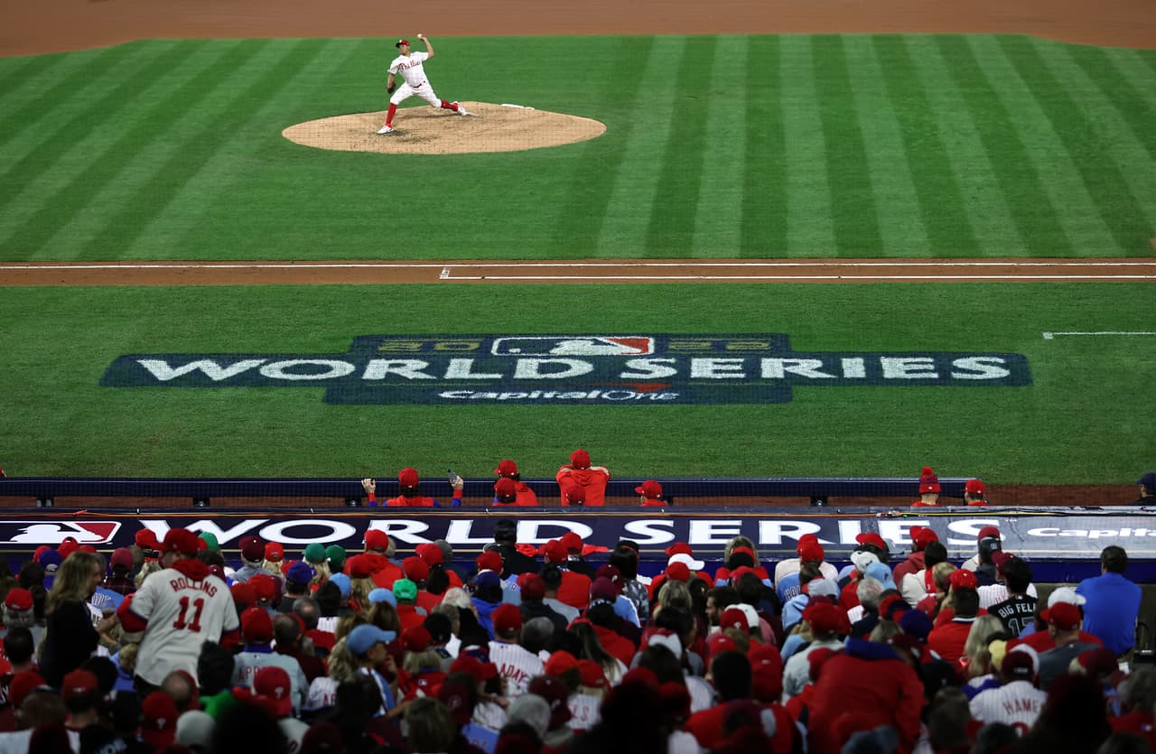 Philadelphia Phillies se llevó el tercer juego de la Serie Mundial para tomar ventaja de 2-1 sobre Houston Astros, que tuvo a José Urquidy en la lomita.