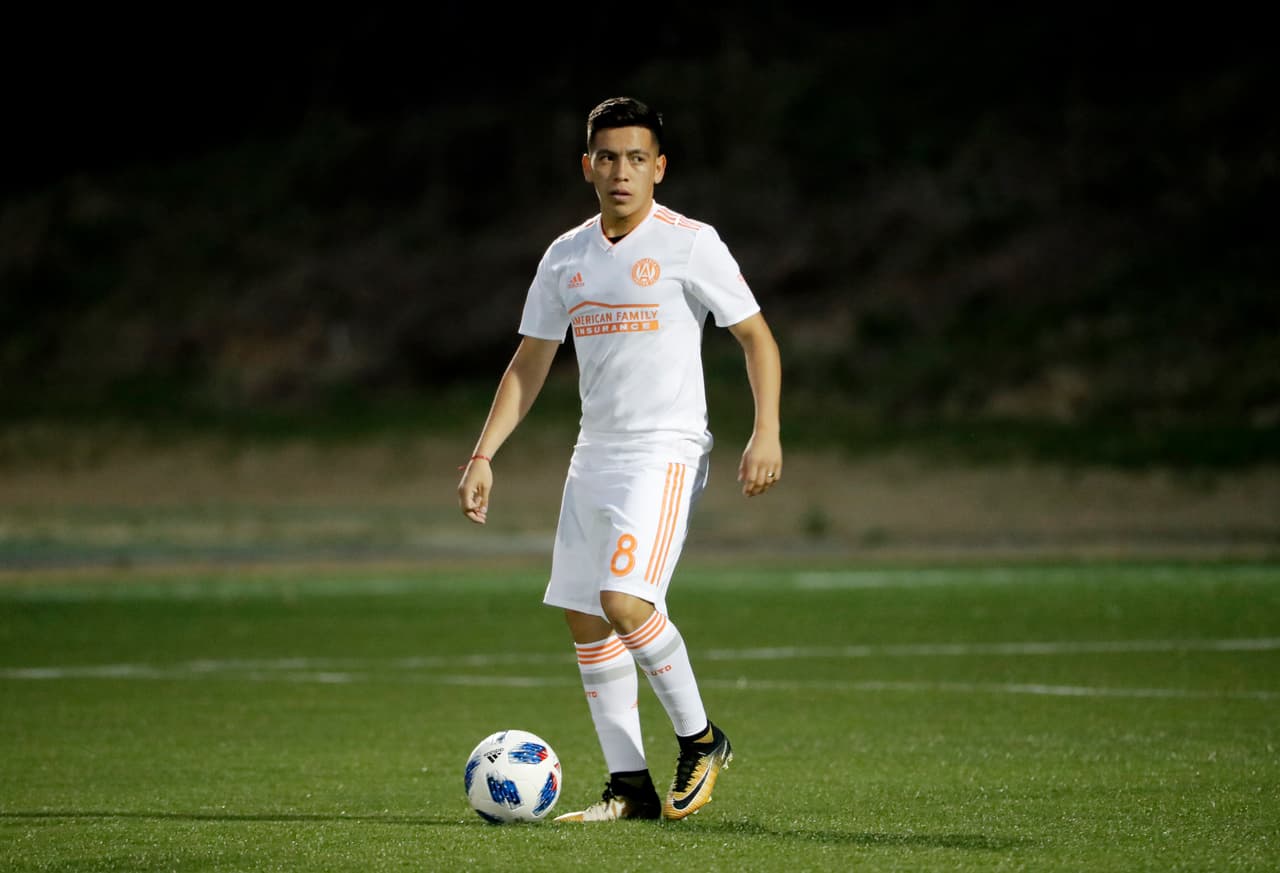 Todas las miradas se posaron de inmediato en las actividades del jugador dentro y fuera de la cancha.