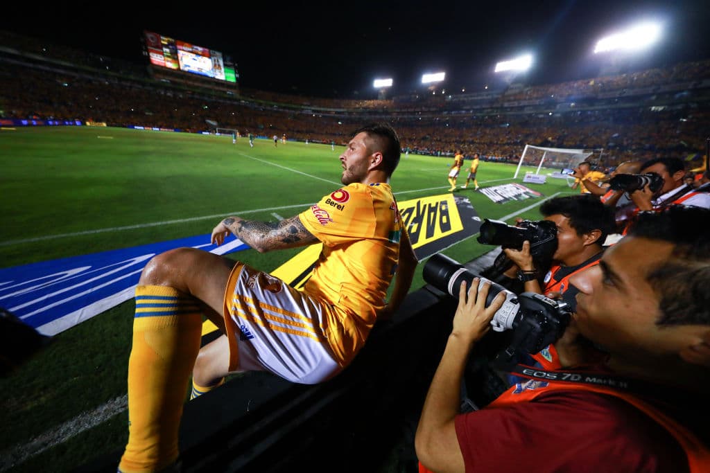 El Estadio Universitario se le volcó, se le rindió a los pies al francés por ese gol, si bien, no de manufactura atractiva como tantos otros que ha marcado, en una Final hasta los goles 'feos' saben bien.
