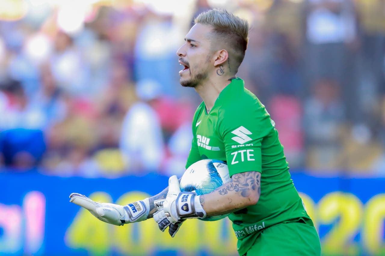 El arquero Alfredo Saldivar fue clave para Pumas al salvar varias oportunidades más que tuvieron los Gallos.