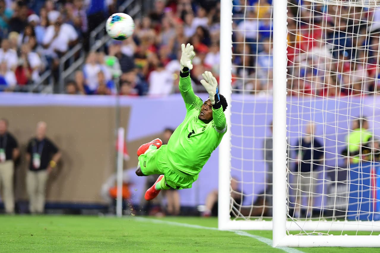 Pero a los nueve minutos de partido, una sacudida inmediata: gol de los locales.