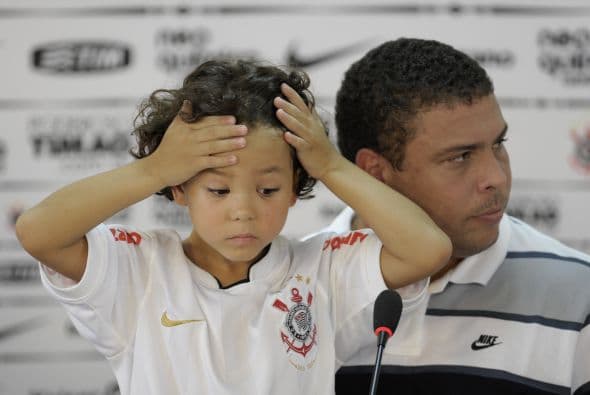 Parecía sentir el mismo dolor de su padre.