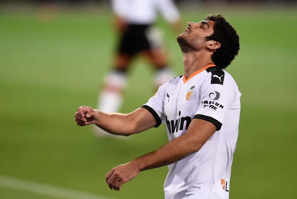 Valencia no logra concretar su ventaja y con un error al minuto 90+7 el levante no perdona desde los 11 pasos y empata el encuentro.