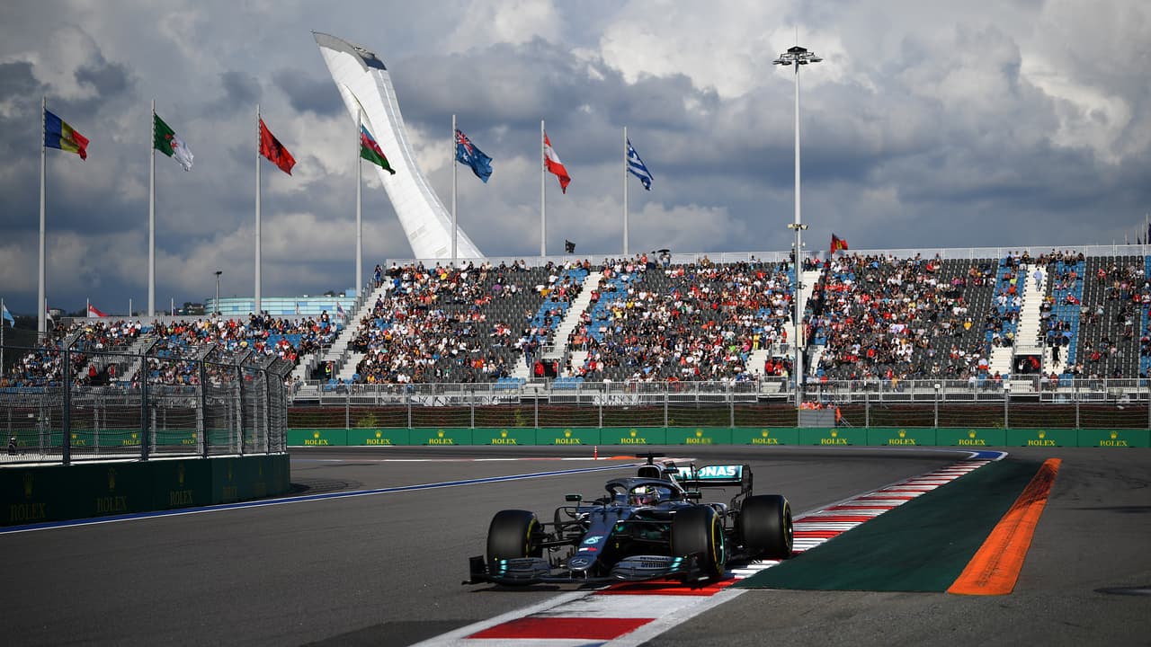 Leclerc, Hamilton y Vettel, los tres primeros. Sergio Pérez iniciará en el décimo primer lugar.