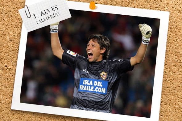 Regresamos con una sorpresa en la portería, Diego Alves, arquero brasileño del Almería. ¿Cómo no incluirlo cuando fue clave para que su club le sacara un empate al Real Madrid?