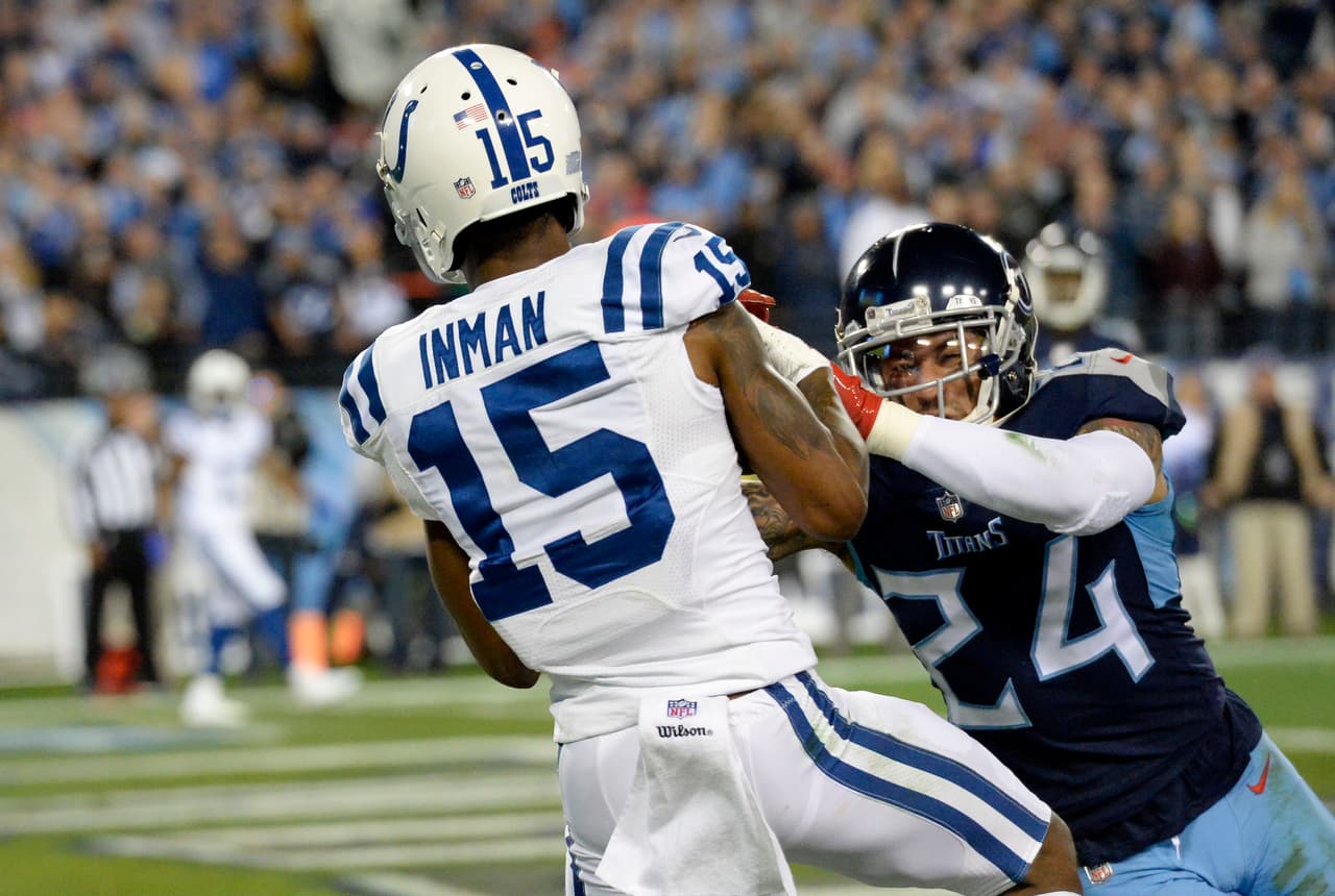 En el primer cuarto, Dontrelle Inman (izquierda) recibió un pase en las diagonales para el primer touchdown de los Indianapolis Colts (7-0).