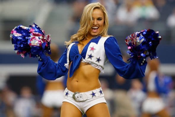 La NFL en octubre está de rosa como apoyo a la campaña del cancer de mama, y las porristas lucen sus trajes en ese color. ¡Bellísimas!