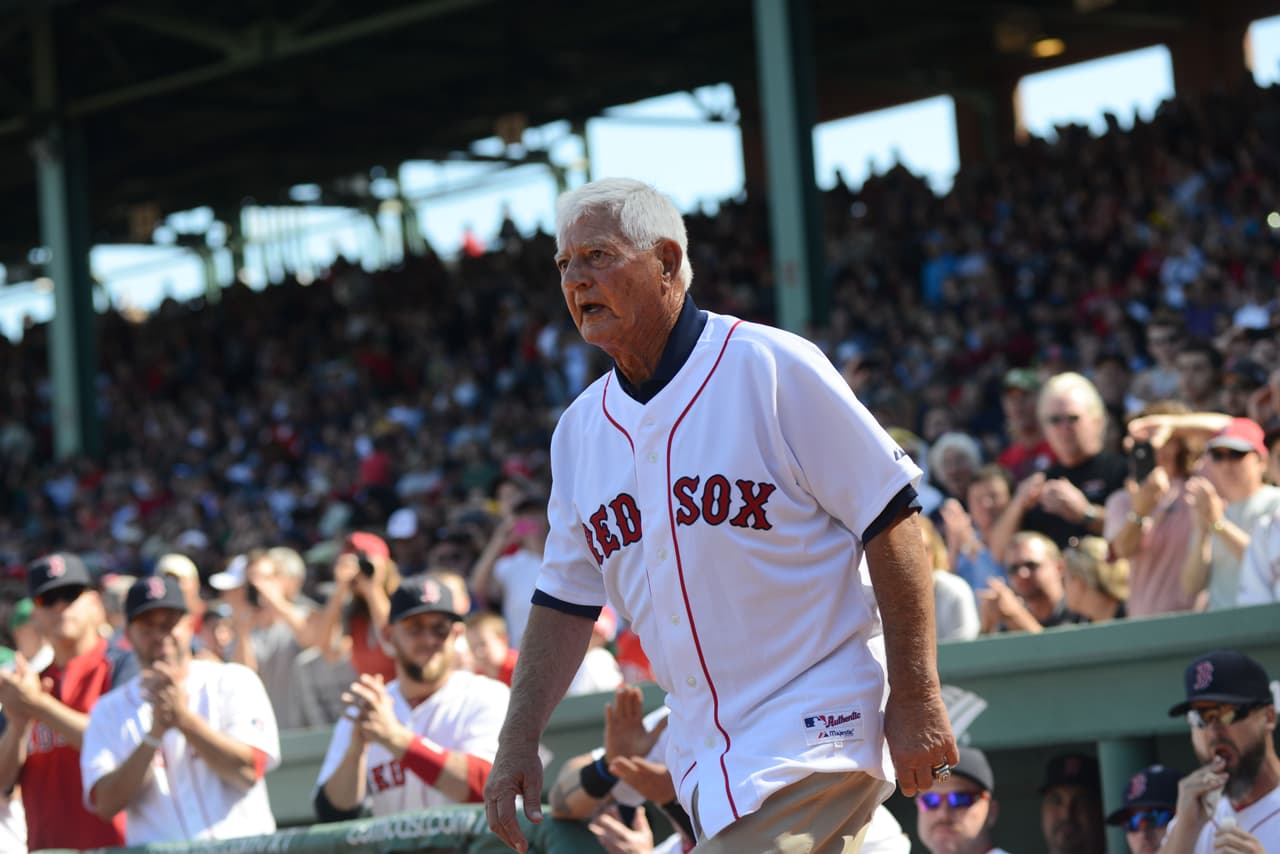 <b>5) Carl Yastrzemski</b>. Yaz ganó la triple corona de bateo en 1966 y ese año ayudó a los Red Sox a ganar su primer banderín en 21 años. Aunque nunca fue campeón con Boston, es una leyenda del equipo.
