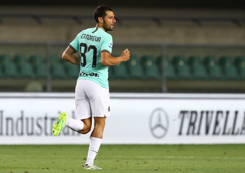 La vuelta llegó al 55’. Candreva mandó un balón al centro del área, pero Dimarco lo desvió con el pecho y el balón terminó dentro de la portería. Sería el doblete de Candreva, pero lo decretaron autogol.