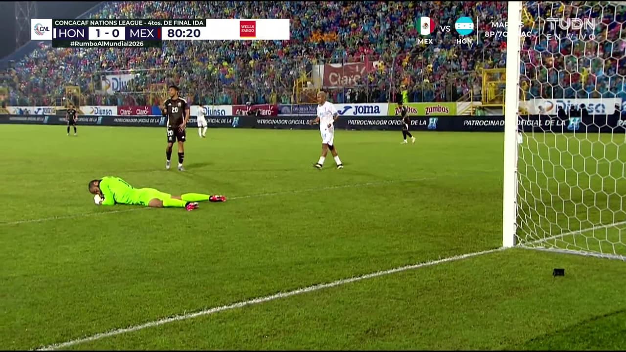 ¡TIRO ATAJADO! disparo por Luis Romo.