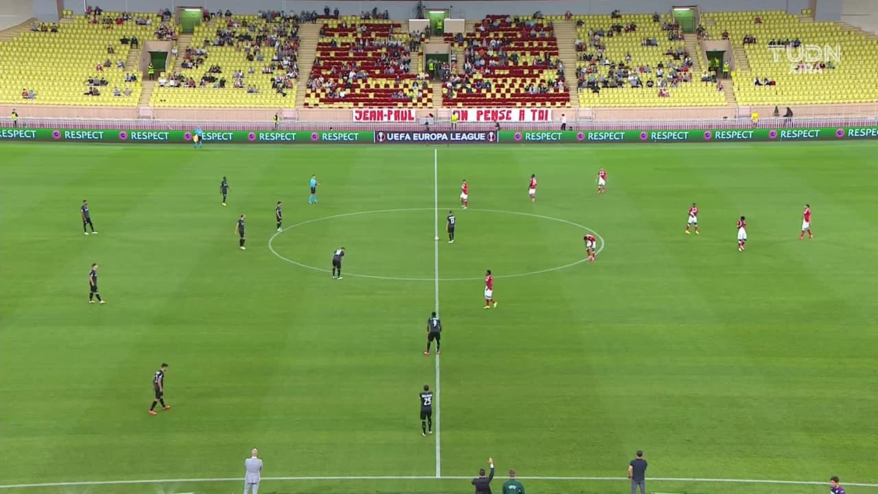Arranca el partido y la pelota está en juego.
