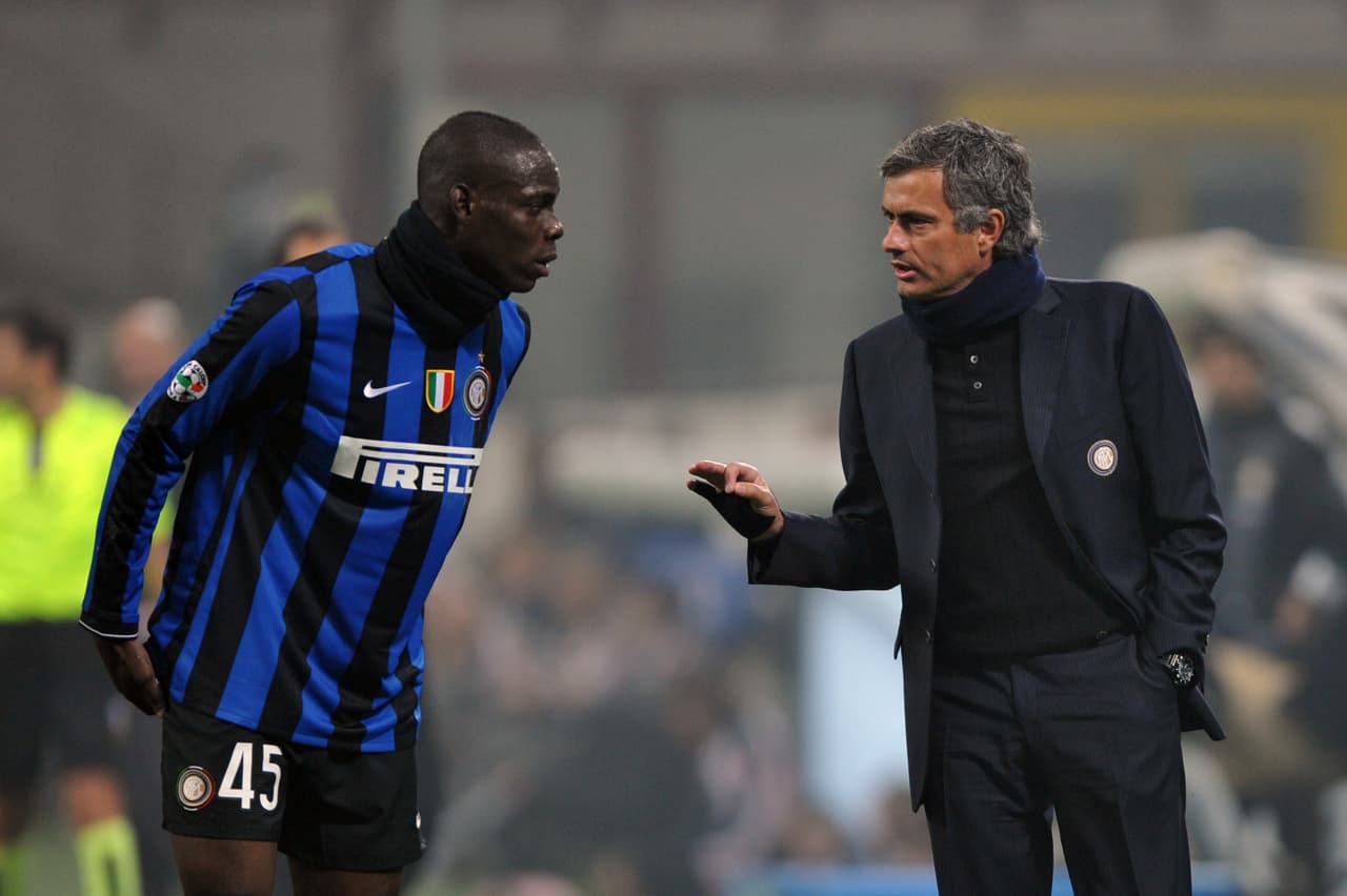 José Mourinho tuvo que lidiar con Mario 'Il Nene' Balotelli en su paso por el Inter de Milán y le hizo tener más de una preocupación.