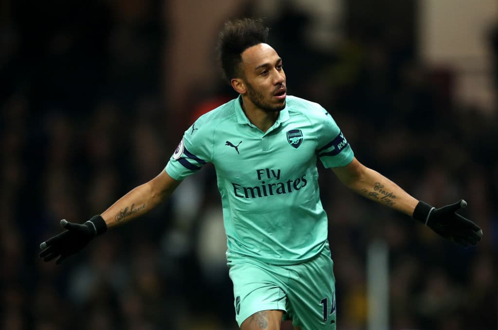 Corráin apenas 10 minutos de partido cuand Pierre-Emerick Aubameyang le daba ventaja de 1-0 al Arsenal para acallar un agitado Vicarage Road la noche del lunes 15 de abril.