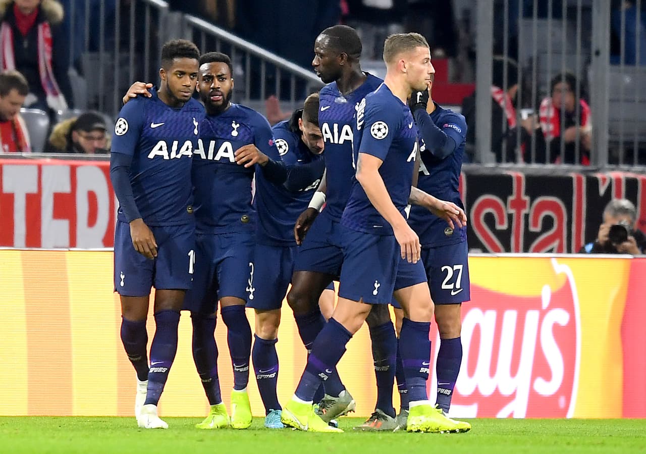 Bayern Munich es el único equipo que logra pasar invicto a octavos de final de la Champions League. El día de hoy confirma su pase en primer lugar del grupo B, seguido del Tottenham Hotspur en segundo lugar.