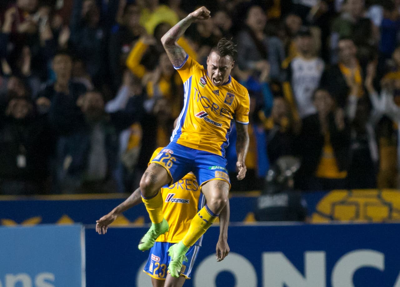 Entre las lesiones y la adaptación a la Liga MX, Eduardo Vargas aún no explota en Tigres. Aún así es de los 11 titulares de Chile desde hace años.