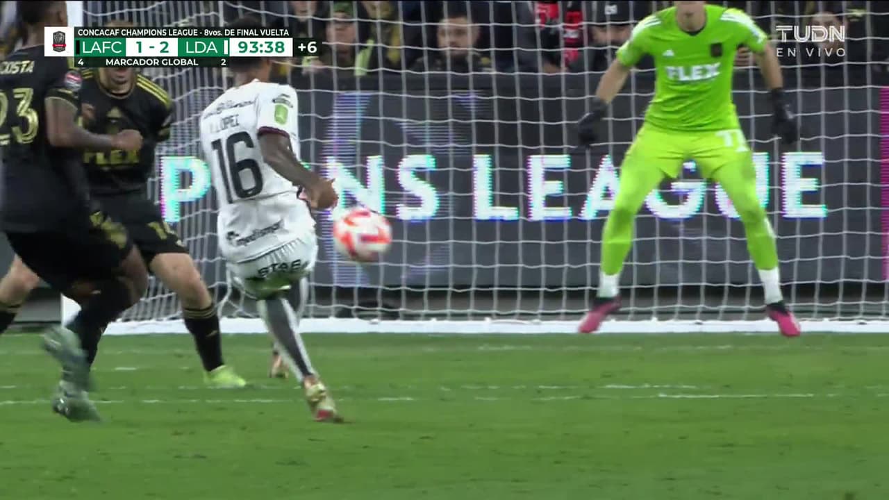 ¡TIRO ATAJADO! disparo por Yael López.