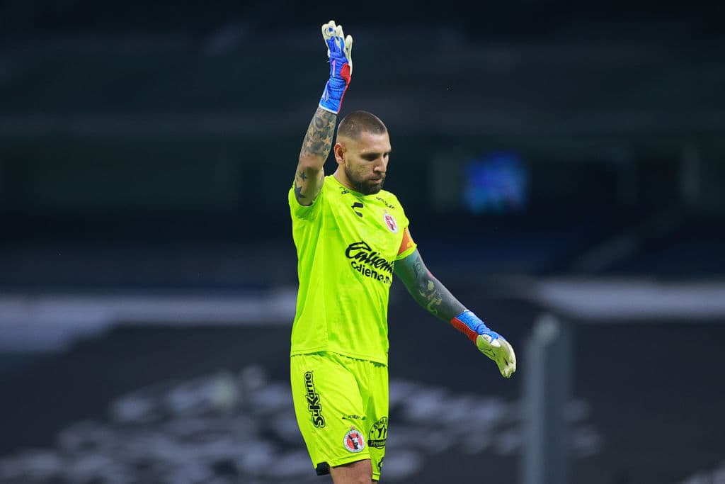 Jonathan Orozco revela que Chivas lo buscó