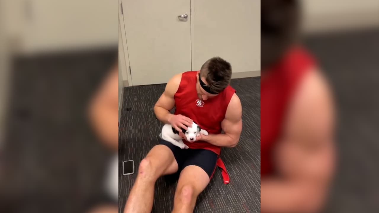 Los 49ers conviven con cachorros para relajarse previo a la Final de la NFC