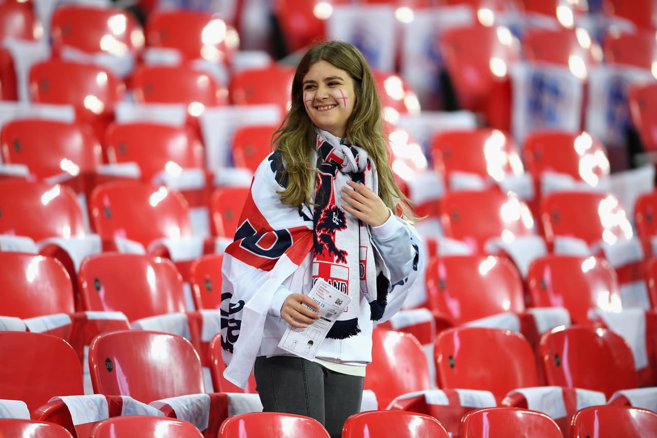 Los fanáticos de Inglaterra vienen con una energía renovada en medio de una nueva generación de futbolistas que desde las selecciones juveniles han sobresalido y ahora brillaron en la eliminatoria.