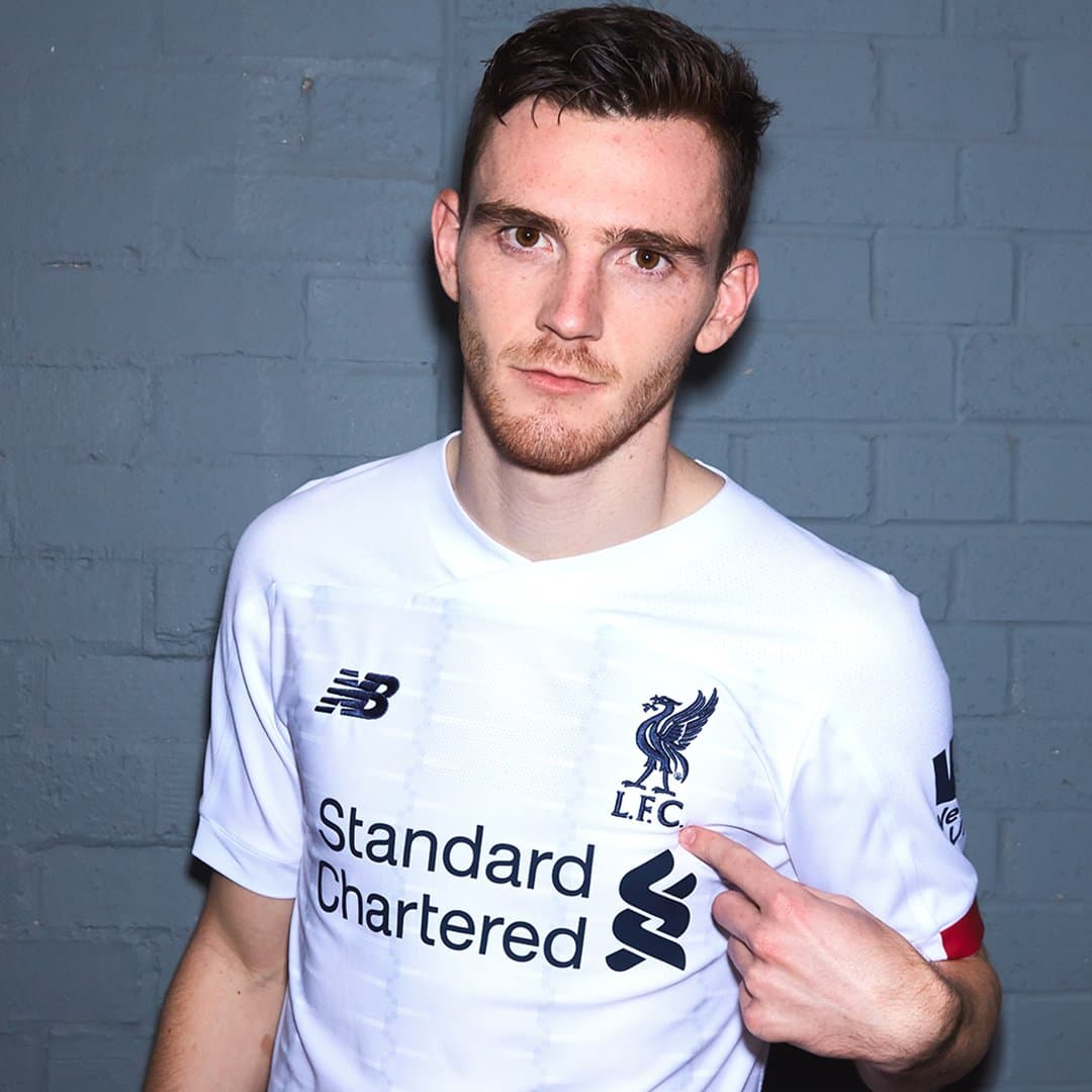 El nuevo campeón de la UEFA Champions League ha dado a conocer su segunda piel para la siguiente temporada en la que no solo tendrá el reto de sostener su corona europea, sino pelear por ganar la Premier. Este kit será blanco con algunos detalles rojos y azules oscuros.