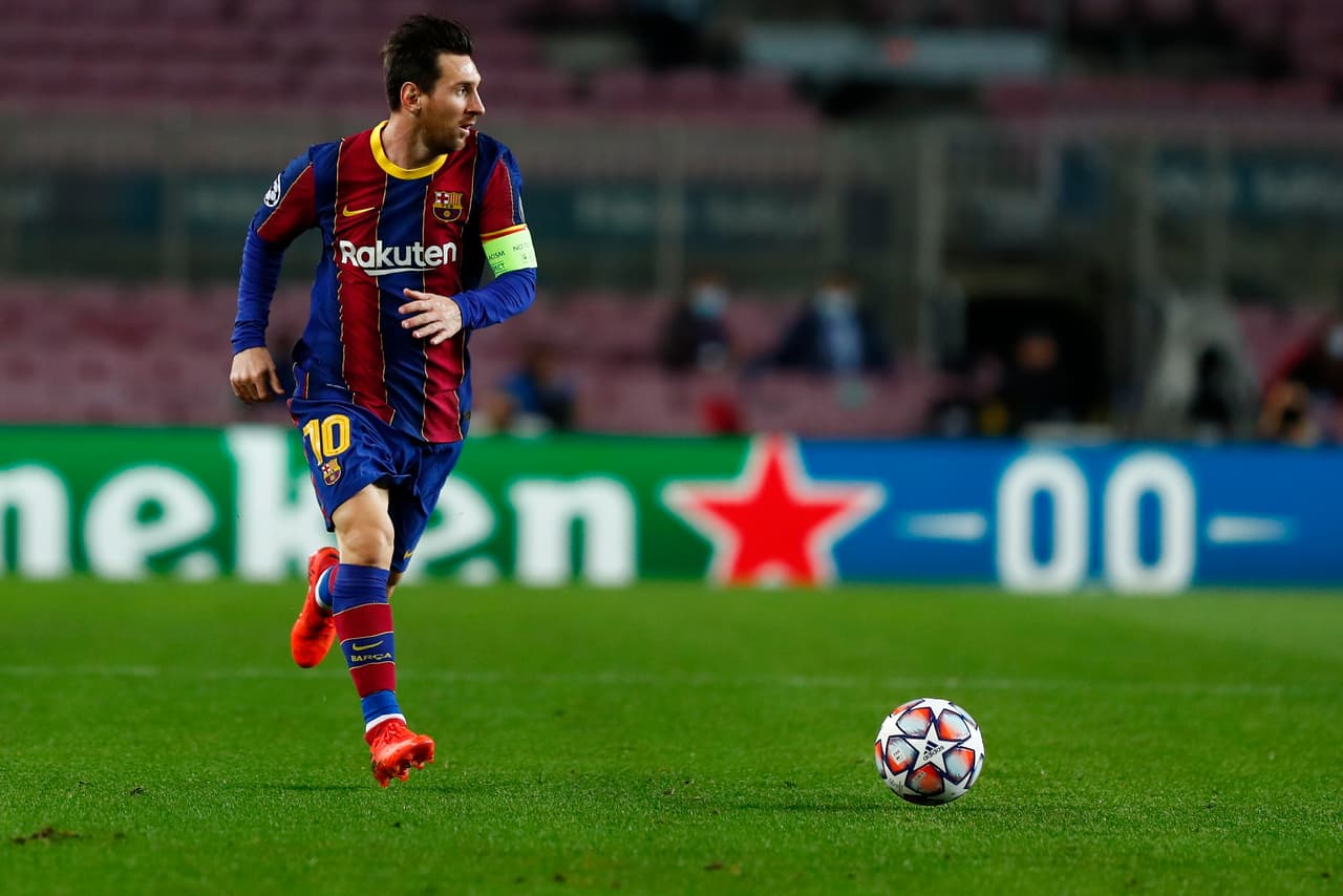 En España se comen a Messi por caminar en el campo