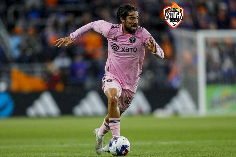 Rodolfo Pizarro es pretendido por el AEK de Almeyda y Orbelín Pineda