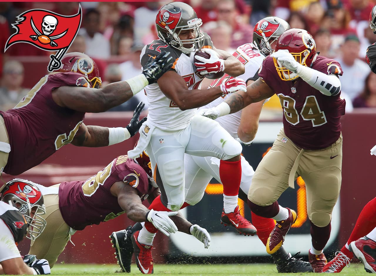 Ganador: Doug Martin, RB, Tampa Bay Buccaneers.- Martin finalizó tercer lugar la temporada pasada en puntos de Fantasy entre corredores, sumando 1,402 yardas terrestres con siete touchdowns. Así que cuando Martin firmó por cinco años con los Buccaneers, ese nivel de producción debe mantenerse. Este jugador sigue estando entre las 20 primeros a seleccionar.