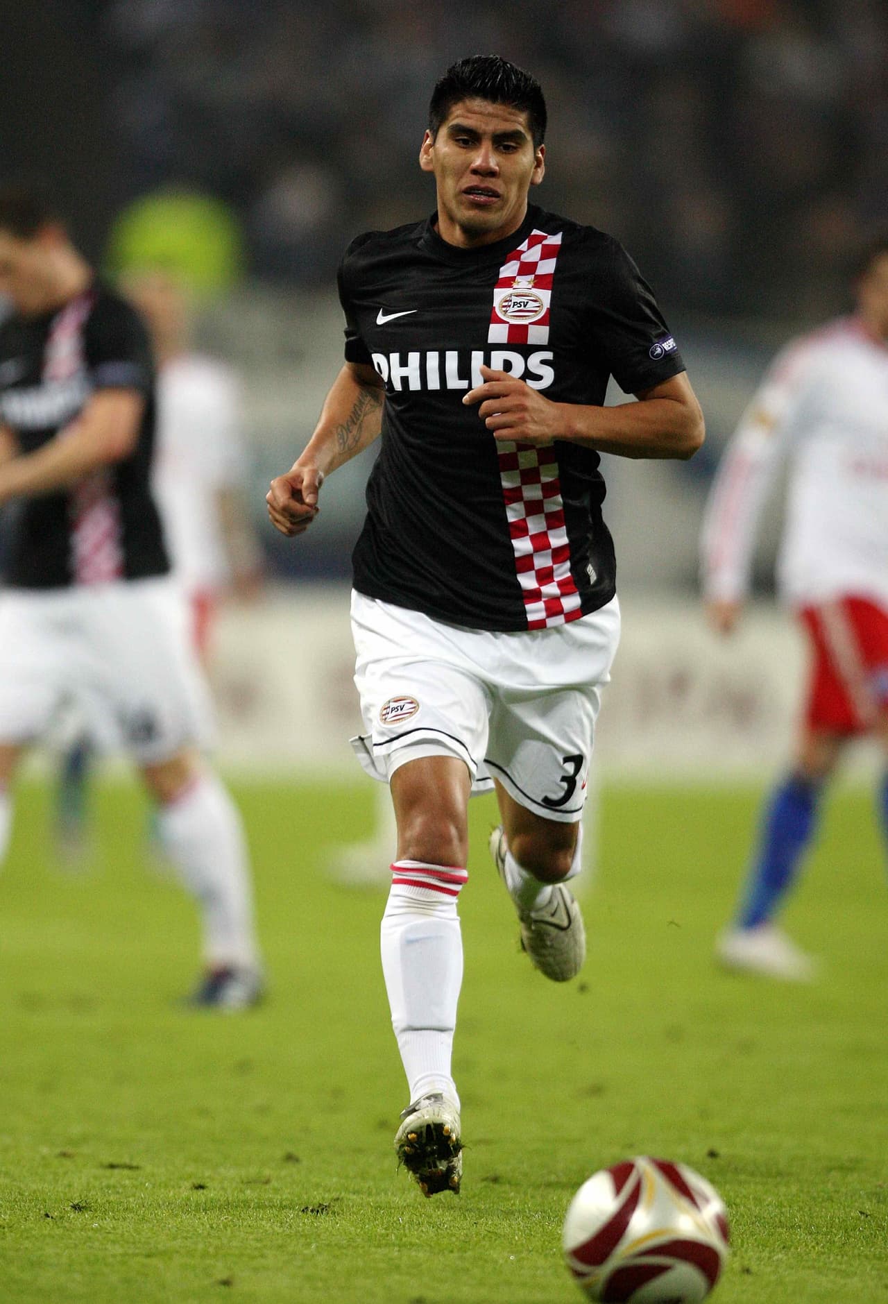 Salcido llegó al PSV Eindhoven de Holanda en 2006 luego de su gran Copa del Mundo donde México dejó un grato sabor de boca.