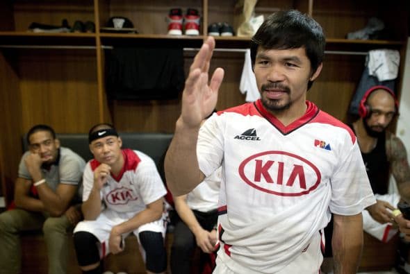 Pacquiao es además entrenador del equipo.