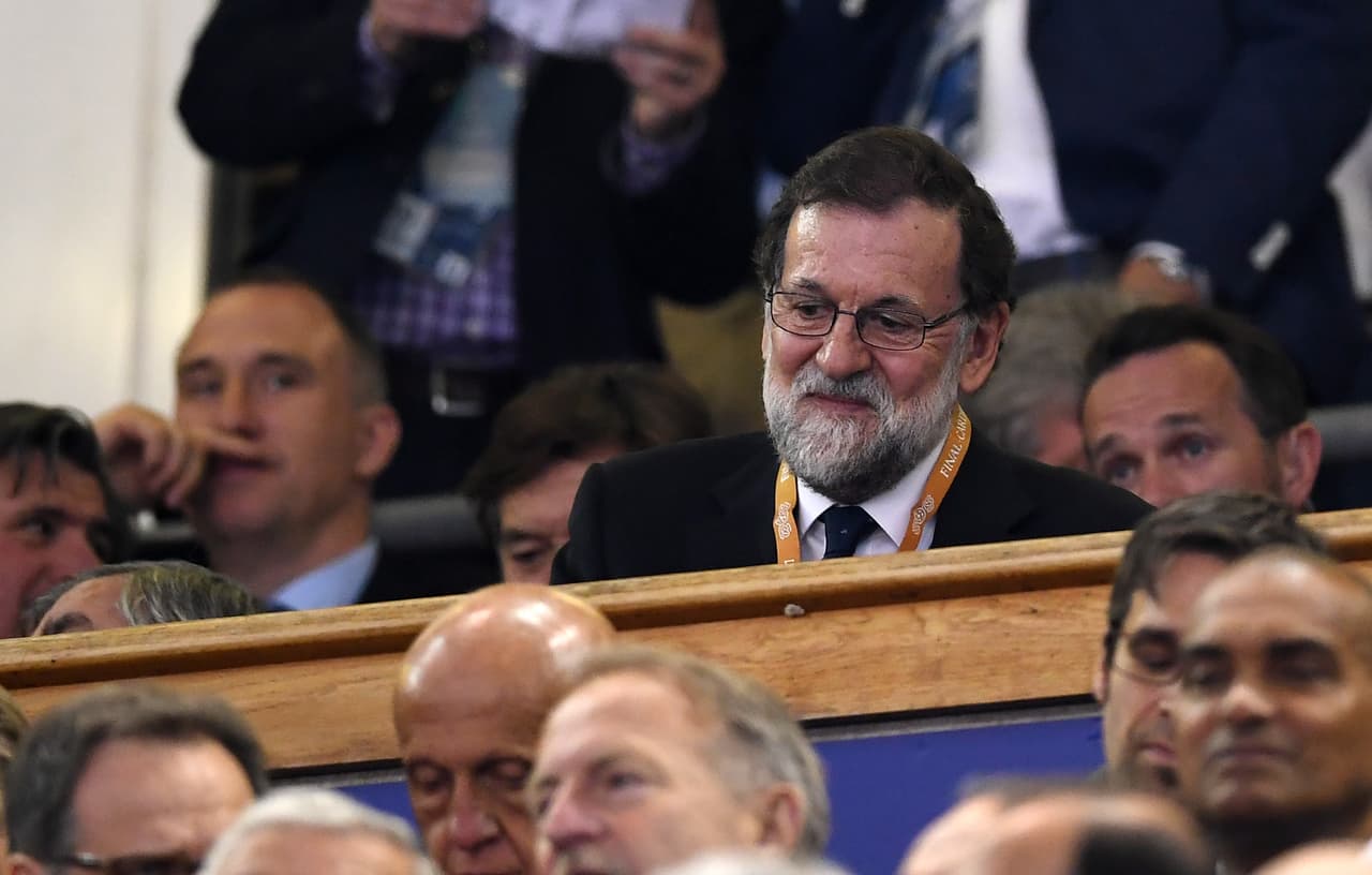 El jefe de estado español Mariano Rajoy es fanático de Real Madrid y hasta tiene palco.