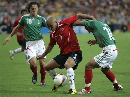 El primer juego entre México y Chile se dio en marco del Mundial de Uruguay 1930. Los chilenos derrotaron a los mexicanos 3-0. Dos goles de la Roja los marcó Carlos Vidal; Manuel ‘Chaquetas’ Rosas anotó en propia puerta.