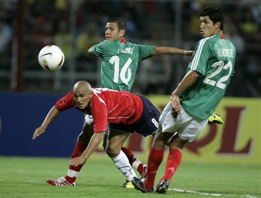 En Paraguay 99, jugaron por el tercer lugar. El Tricolor ganó 2-1. En fase de eliminación se enfrentaron en Colombia 2001, fue en cuartos de final, la victoria se pintó de verde 2-1.