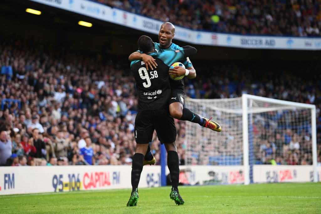 Un grupo de legendarios futbolistas, encabezados por Roberto Carlos, John Terry, Didier Drogba, Robert Pires, Eric Cantona, Michael Essien, Michael Owen, Ricardo Carvalho, entre otros, y figuras del deporte mundial como el fondista británico Mo Farah, además del estelar velocista jamaiquino Usain Bolt, participaron en la edición 2019 del juego a beneficio de la Unicef con la idea de reunir fondos para diversas causas y fundaciones que apoyan a la niñez en el mundo. El juego se realizó en Stamford Bridge, la casa del Chelsea, en Londres, Inglaterra. Les compartimos las maravillosas imágenes del juego y los festejos en medio de esta noble causa.