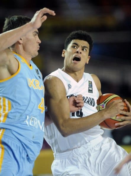 Nueva Zelanda derrotó a Ucrania (73-61), en Bilbao, y logró así su primera victoria en el grupo C del Mundial de básquet que se celebra en España.