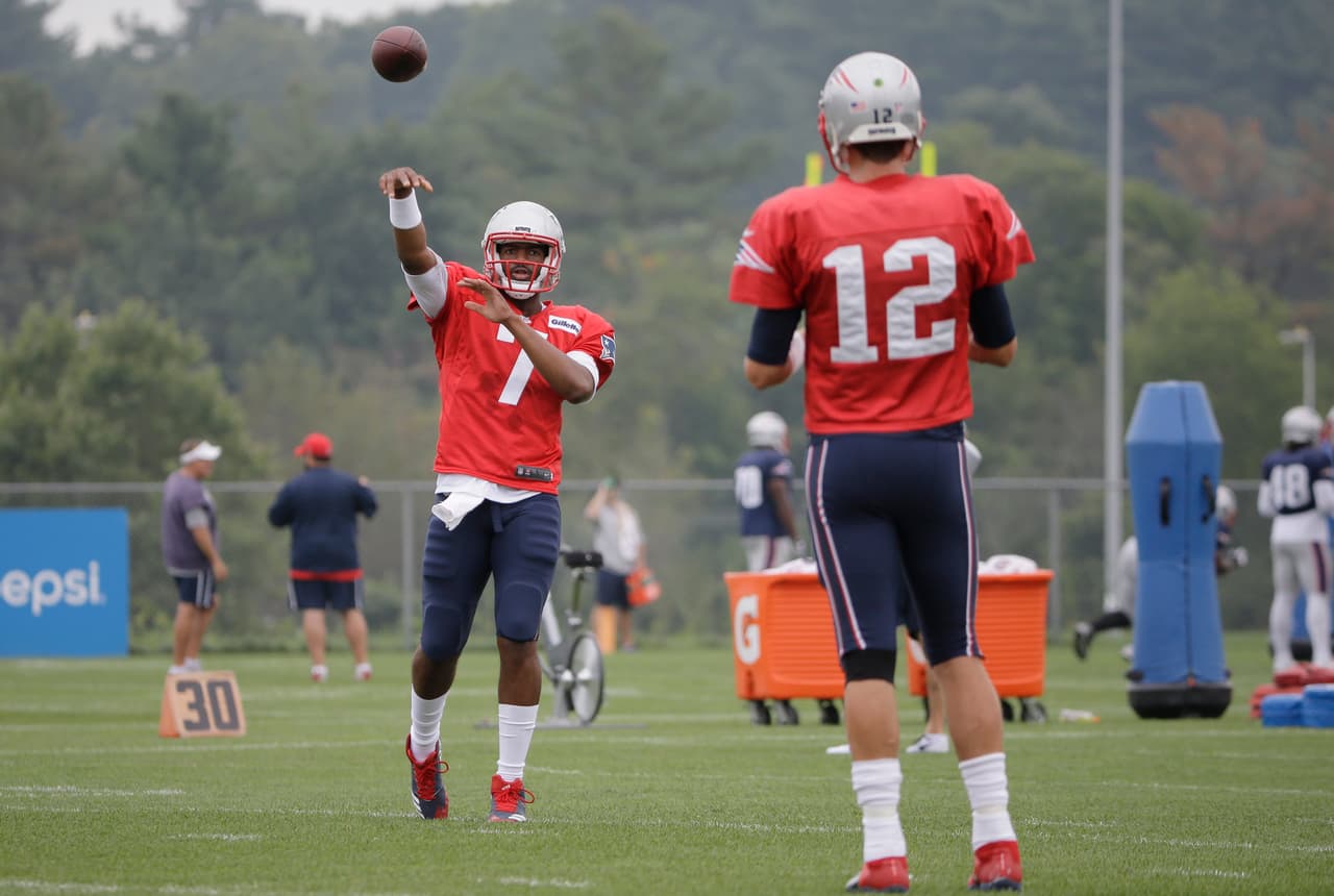 Los aficionados de los New England Patriots acudieron a la práctica en Foxborough, Massachusettsde este hoy 3 de agosto de 2017 para festejar con porras y letreros a su ídolo Tom Brady quien cumplió 40 años este jueves.