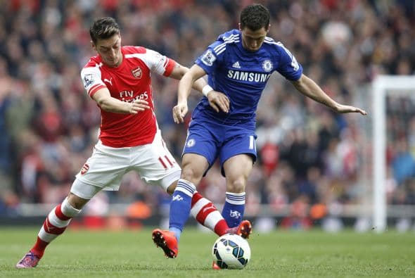 Los minutos pasaban y el Arsenal lo lograba abrir a la defensa del Chelsea, los azules se sentían cada vez más cómodos con el empate.