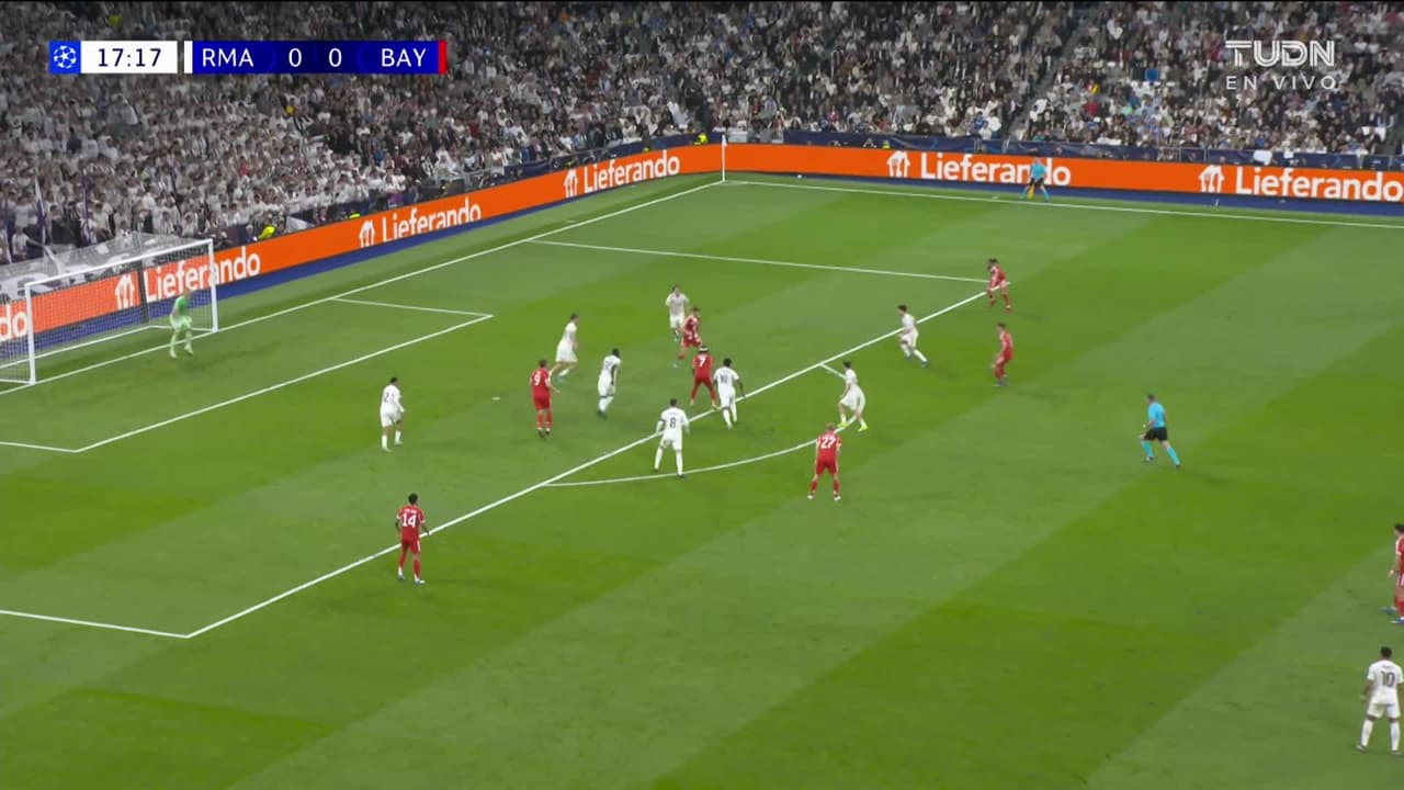 ¡TIRO ATAJADO! disparo por Vinícius Júnior.