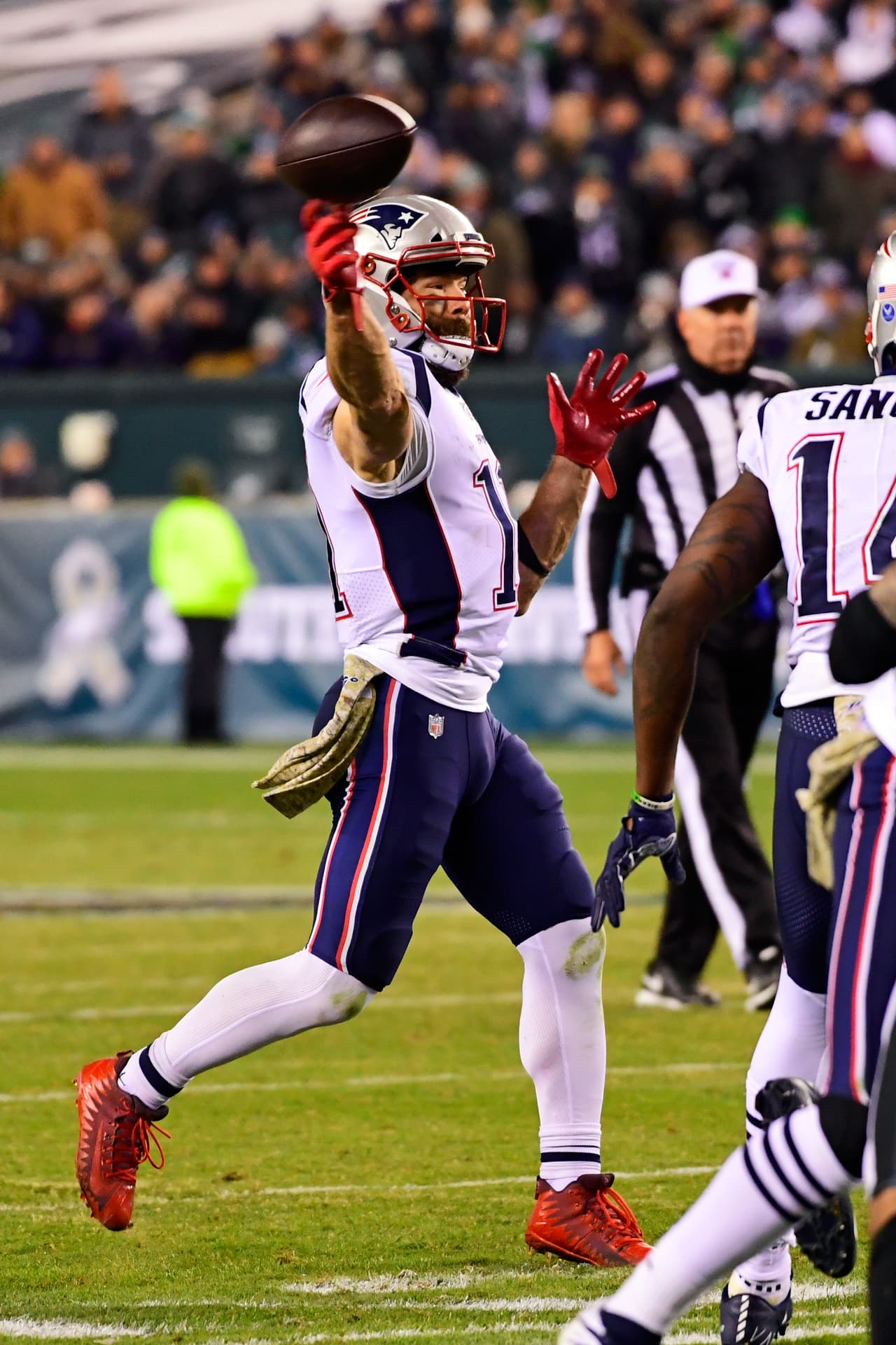 Philadelphia no aprovechó la condición de local y perdiò ante unos inspirados Patriots.