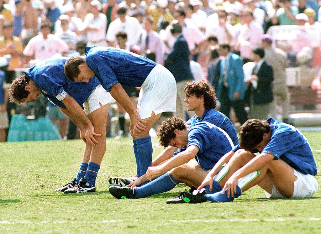 Con la Selección Italiana jugó cuatro justas mundialistas. Llegó a la final del Mundial de 1994, misma que cayeron ante Brasil en penales.