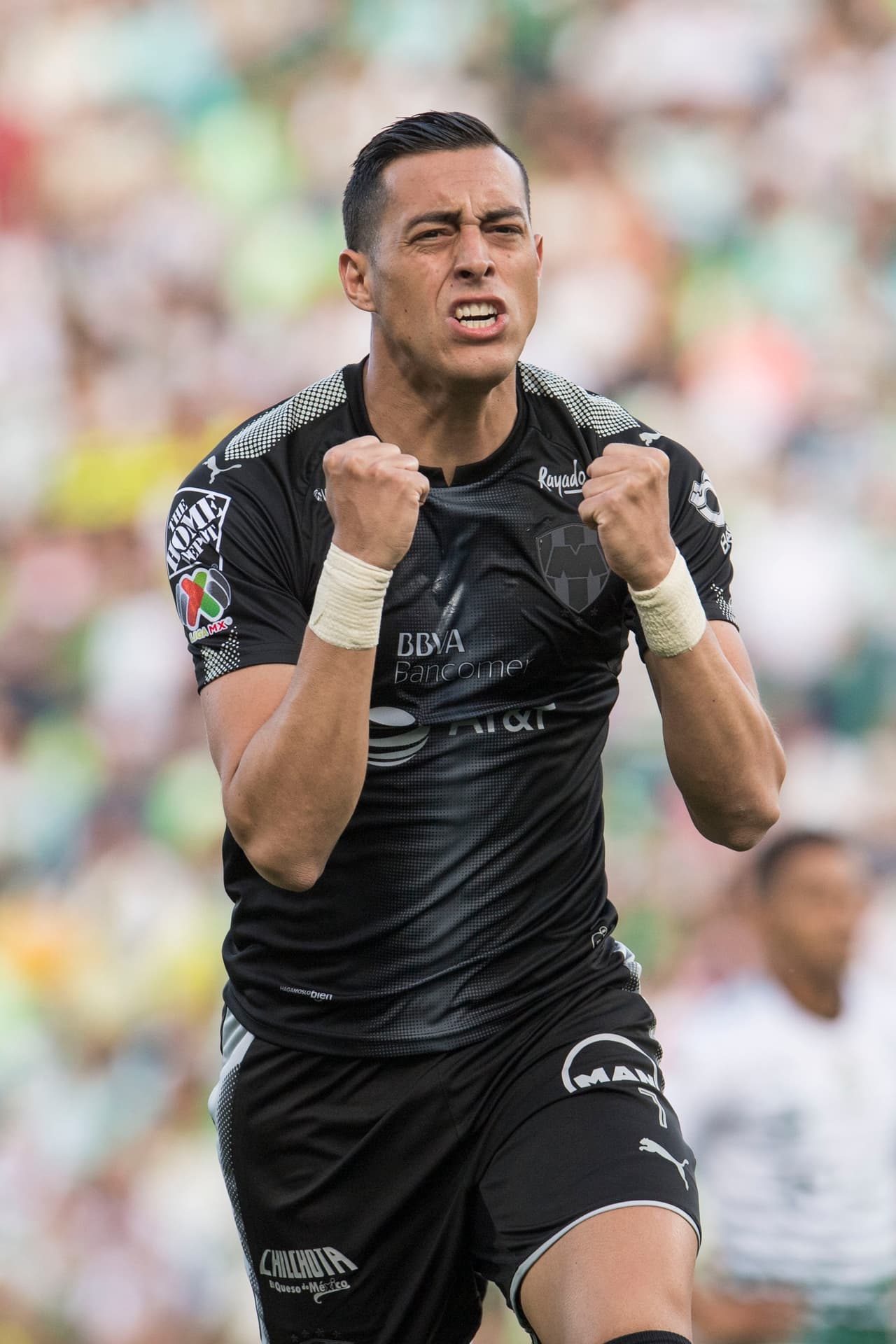 Rogelio Funes Mori abió el marcador al minuto dos. Gol de vestidor para los Rayados.